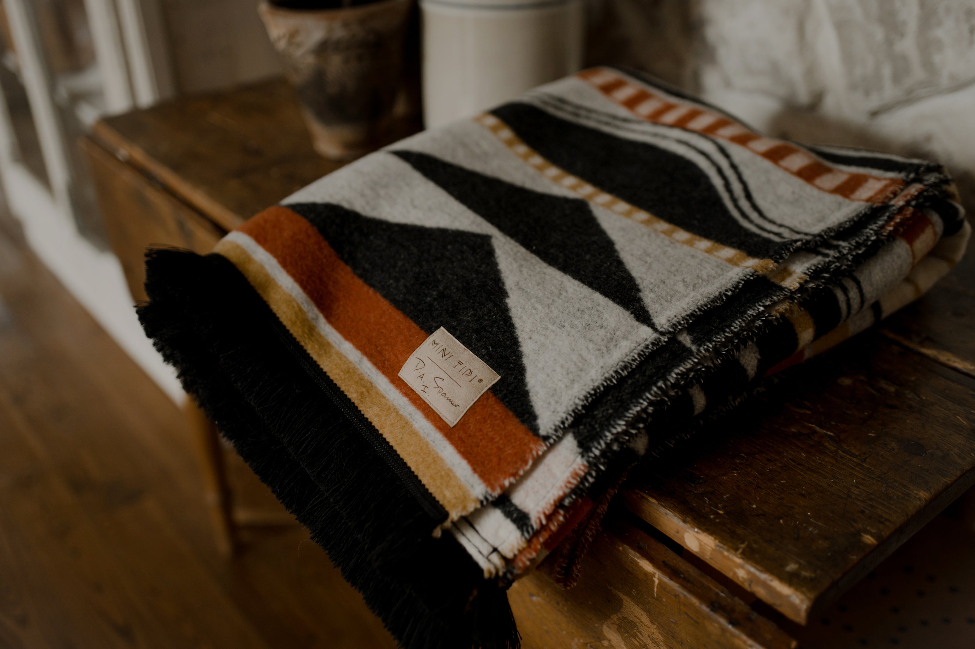 Ancienne couverture de selle indienne Navajo tissage. 36x21 Ancienne couverture de selle indienne Navajo tissage. 36x21
